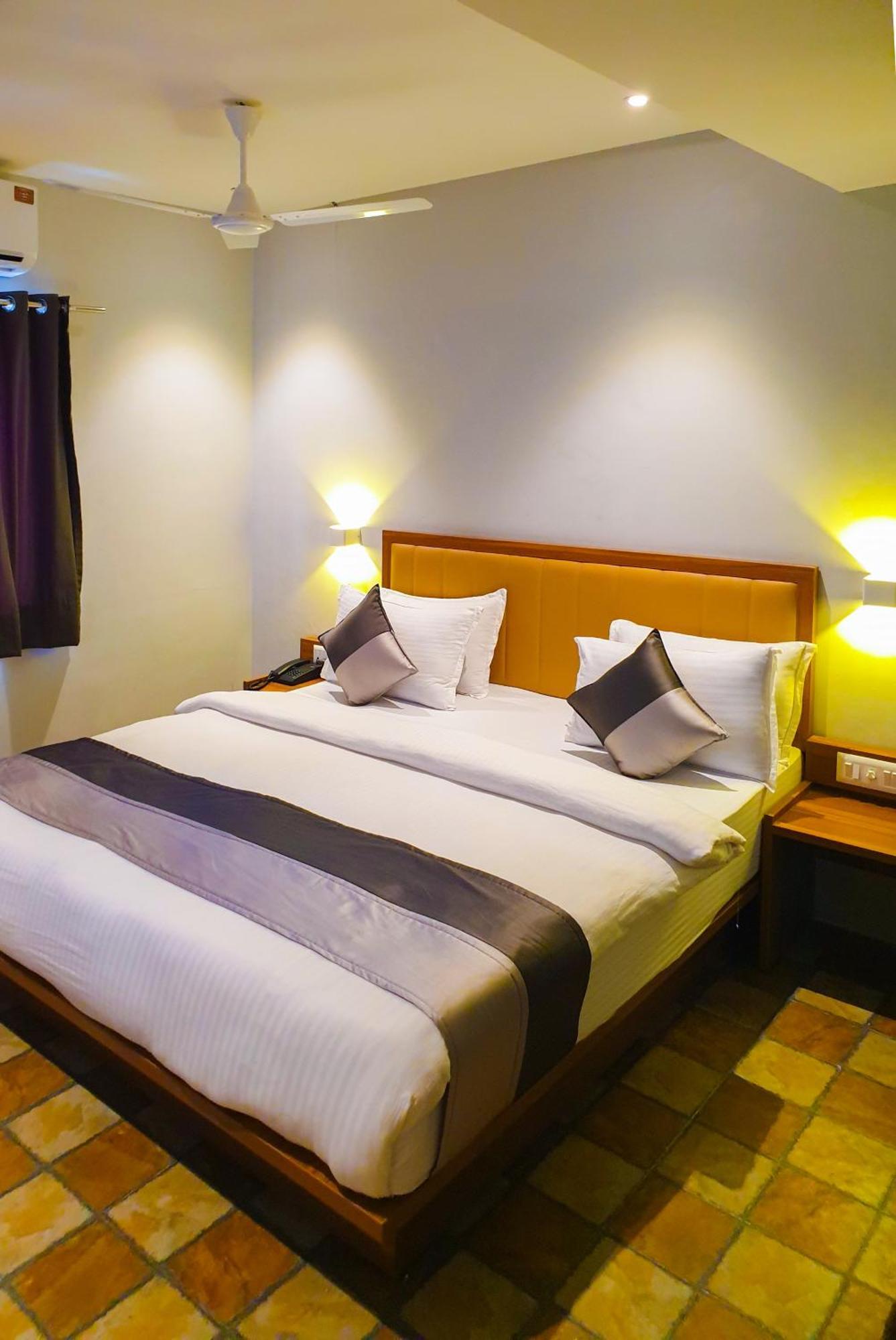 Hotel Nova Star Radźkot Zewnętrze zdjęcie