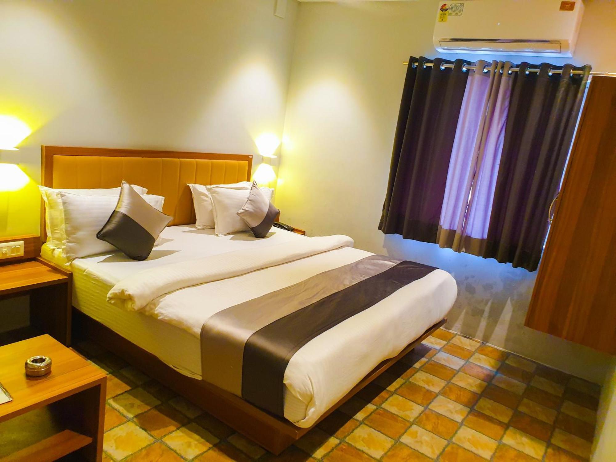 Hotel Nova Star Radźkot Zewnętrze zdjęcie