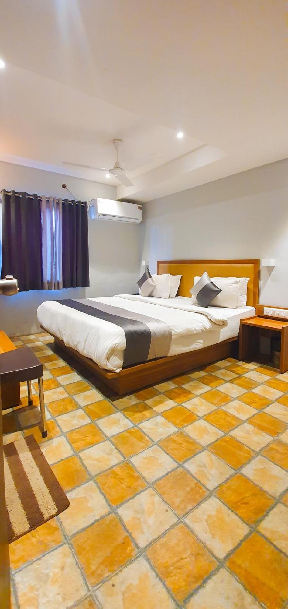 Hotel Nova Star Radźkot Zewnętrze zdjęcie